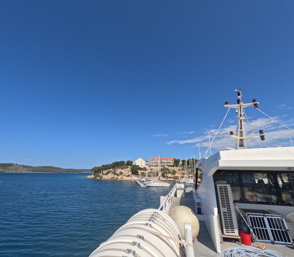 catamarano spalato hvar